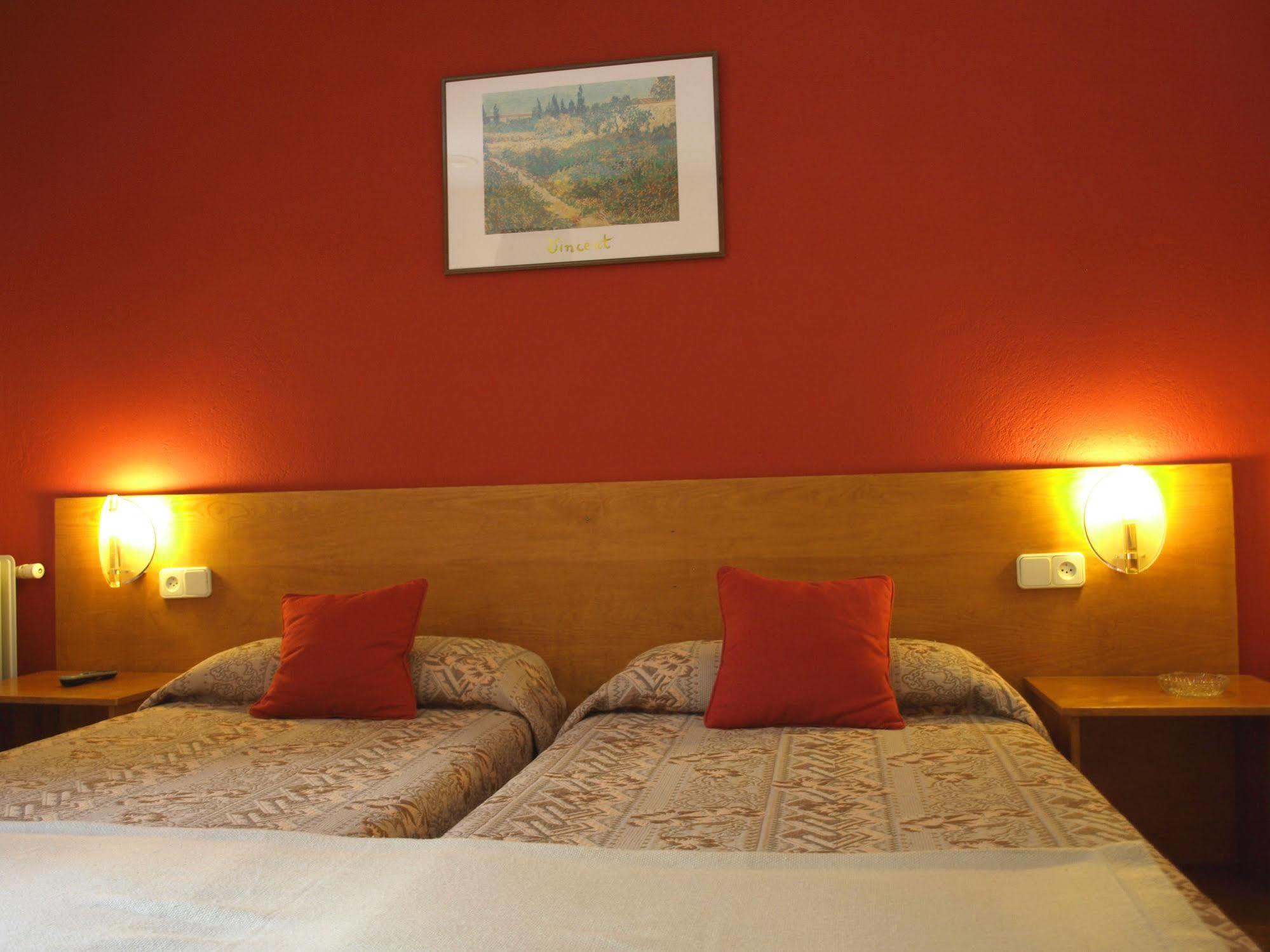 ריפול Hotel La Farga מראה חיצוני תמונה