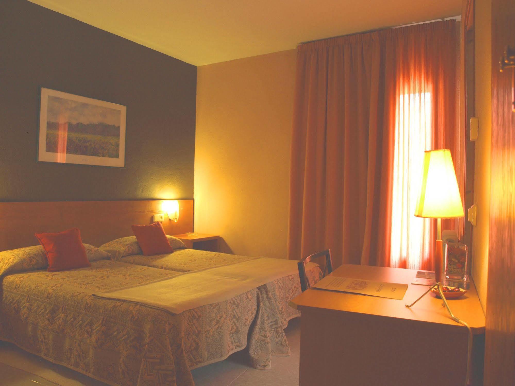 ריפול Hotel La Farga מראה חיצוני תמונה